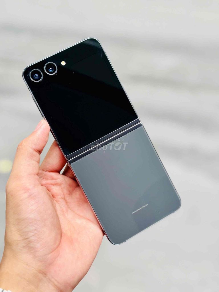 Samsung Z Flip5 256GB Đen SSVN. Mua bán Điện thoại tại Quận 10 Tp Hồ Chí Minh được đăng bởi Trần Như Ngọc hình 1