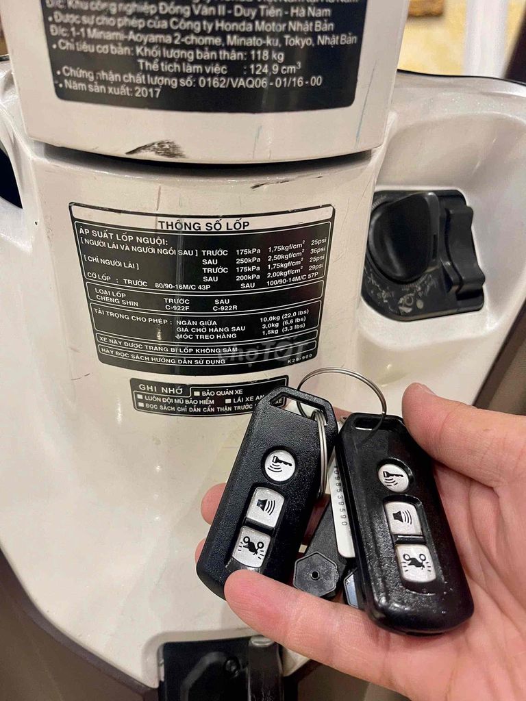 XE MÁY 68 - Honda Sh Mode 2017 Trắng Smartkey. Mua bán Xe máy tại Quận Tây Hồ Hà Nội được đăng bởi Đức Anh hình 6