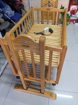 Nôi đưa tự động Autoru (tặng kèm nệm& màn). Mua bán Mẹ và bé tại Quận Bình Tân Tp Hồ Chí Minh được đăng bởi Công Chí