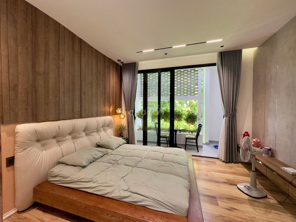 NHÀ ĐẸP 4PN 4WC GẦN BIỂN PHẠM VĂN ĐỒNG