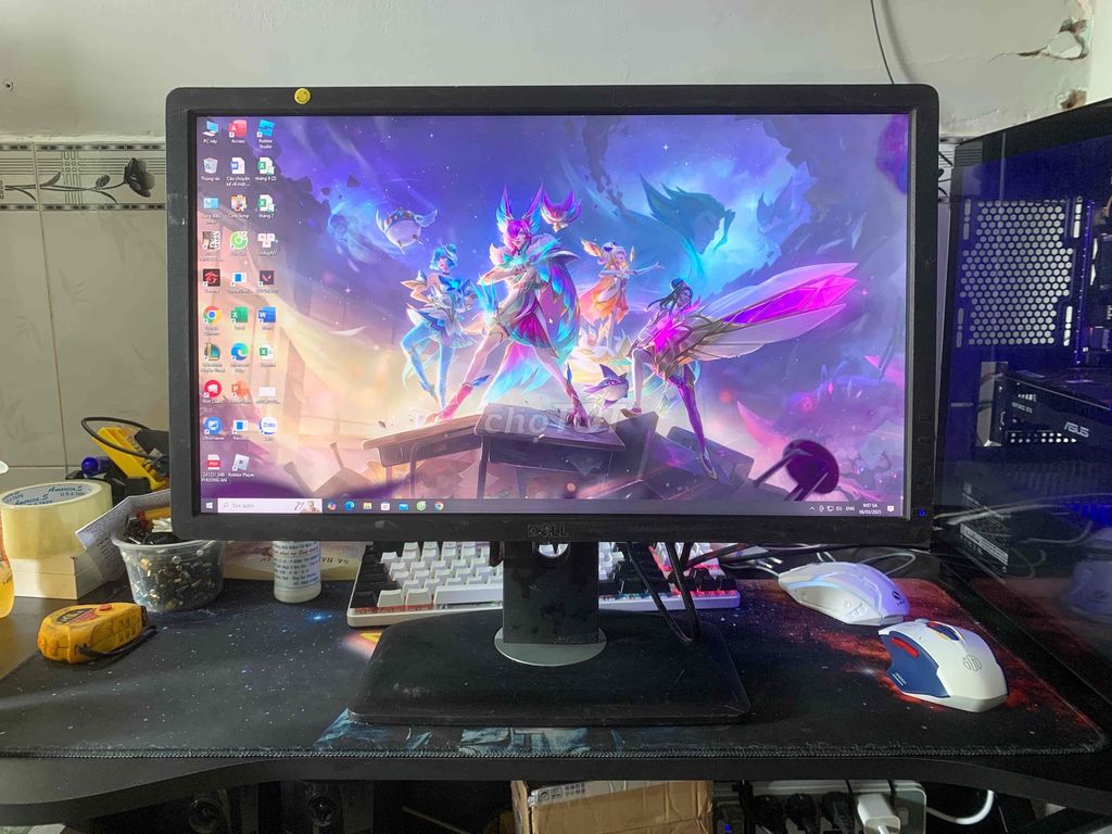 Thanh lý màn Dell 22inch Ultrasharp chân xoay sáng