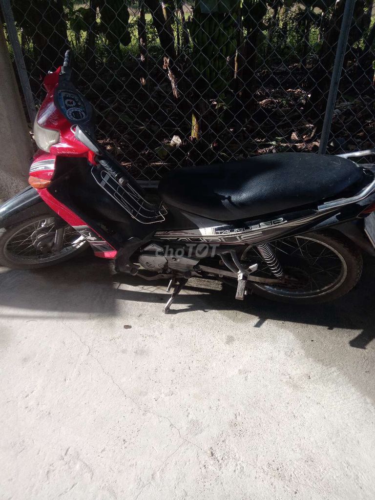 Yamaha Taurus màu Đỏ. Mua bán Xe máy tại Huyện Định Quán Đồng Nai được đăng bởi van hoang hình 2