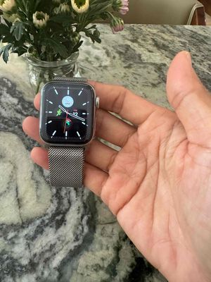 thanh lí đồng hồ Apple Watch 6,6tr so giá mua 21tr