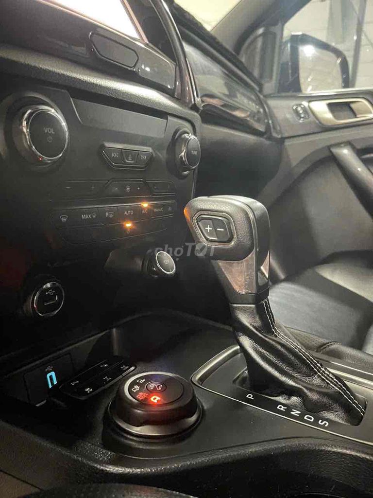 Ford Everest 2020 Titanium 4x4 - 67.000km. Mua bán Ô tô tại Quận Tân Bình Tp Hồ Chí Minh được đăng bởi Sài Gòn Ford hình 16