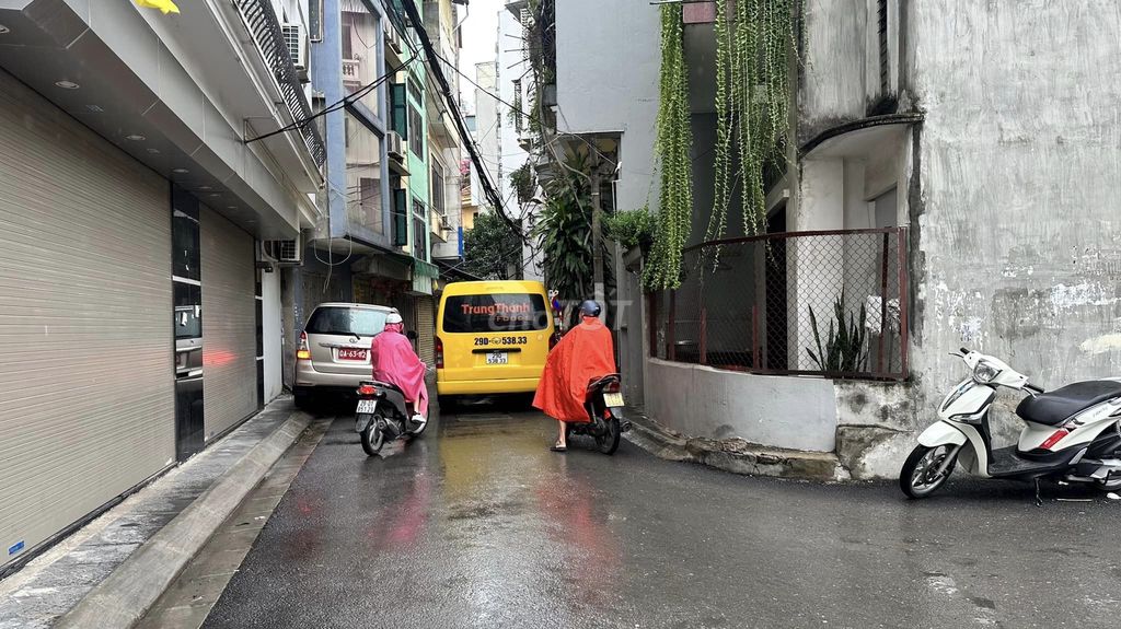 HOÀNG VĂN THÁI, THANH XUÂN, 2 Ô TÔ TRÁNH, Ô TÔ VÀO NHÀ, MẶT TIỀN LỚN