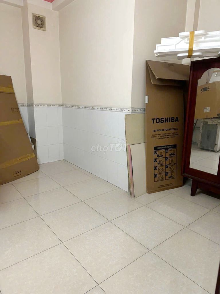 Дом, 3 этажа, фасад улицы Dương Bá Trạc, отд. Chánh Hưng