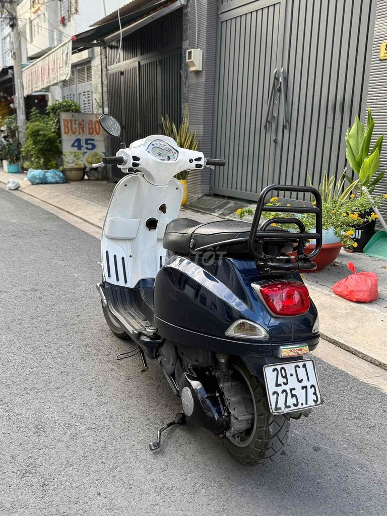 Vespa 125-3Vie(2013)bs29,xe đẹp keng,máy  êm ru. Mua bán Xe máy tại Quận 7 Tp Hồ Chí Minh được đăng bởi Trung Anh hình 2