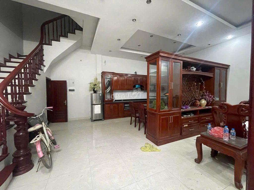 Таунхаус 90м² рядом с университетом Тханглонг, Дайким
