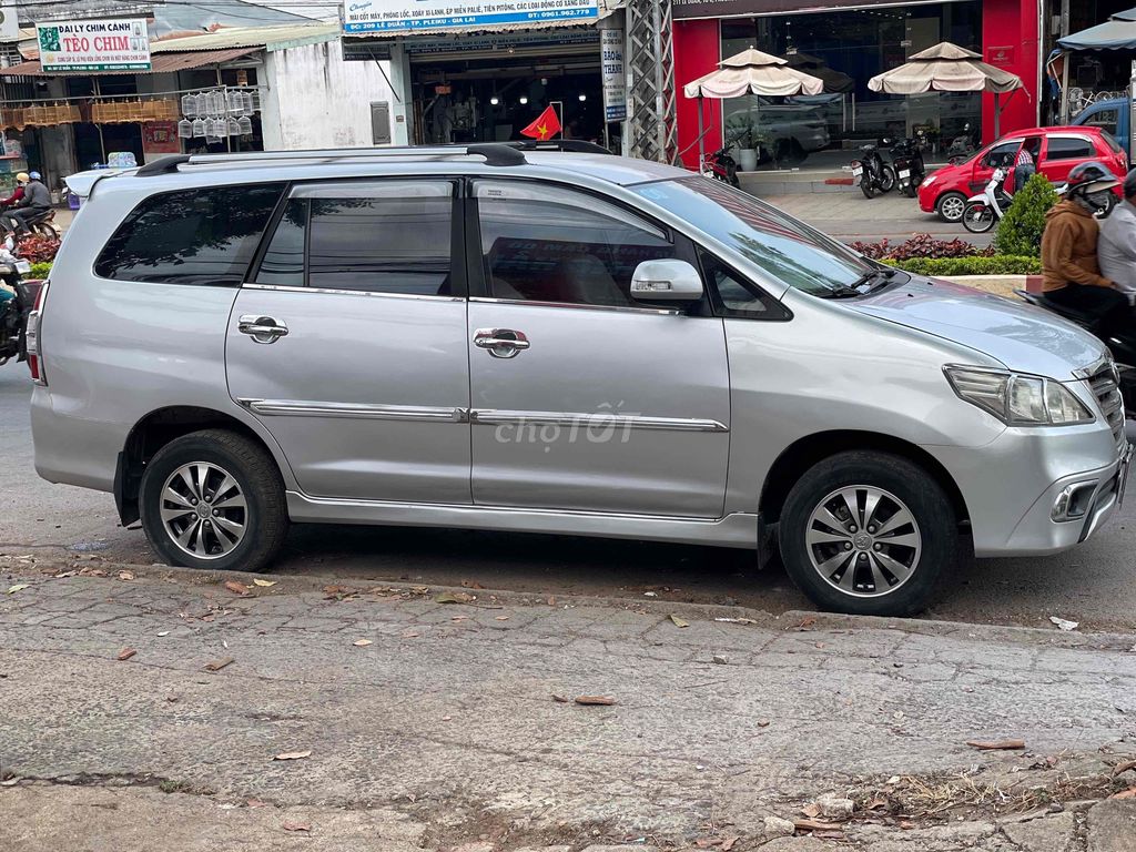 Toyota Innova 2015 - 130000 km