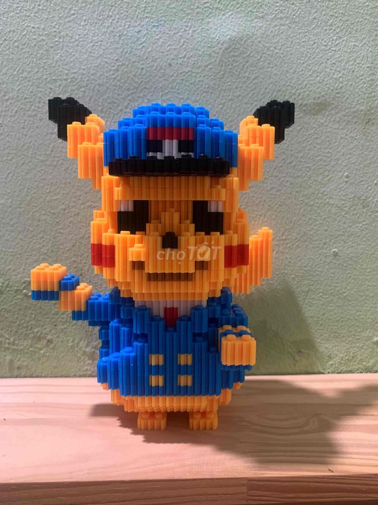 Lego Pikachu cảnh sát