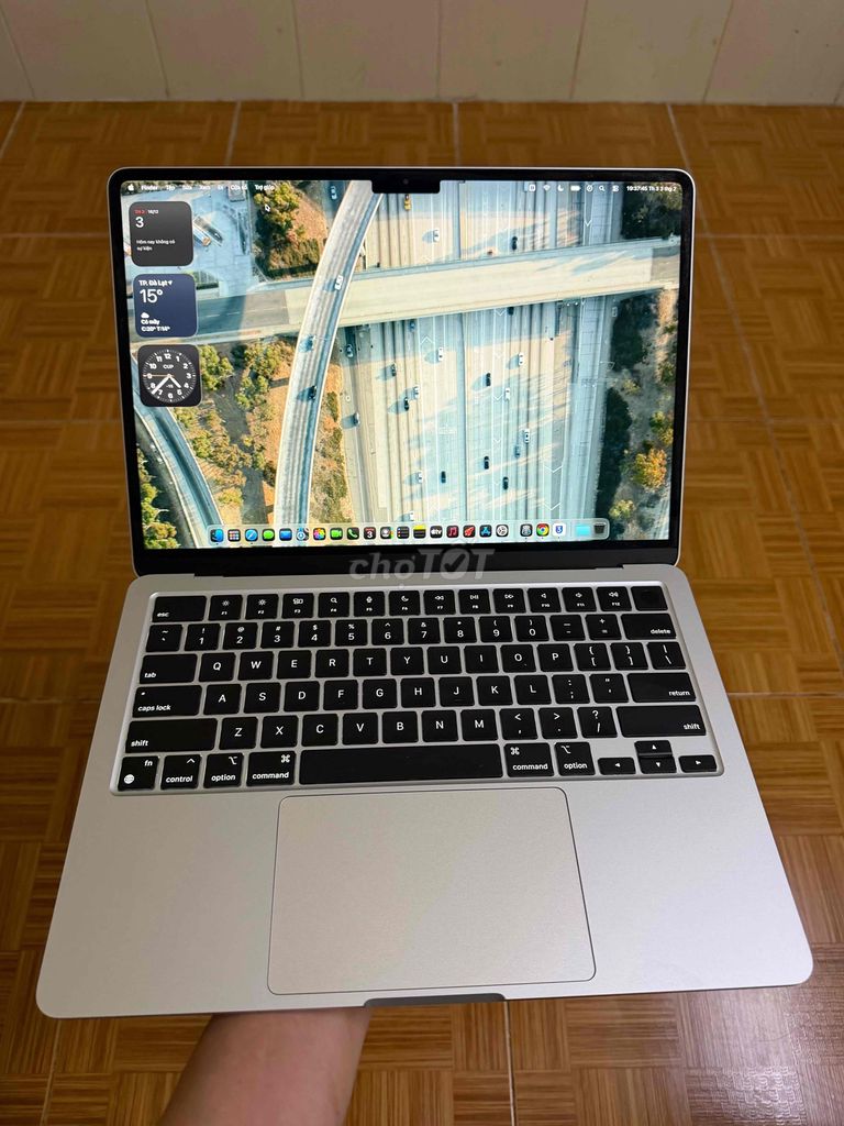 Apple MacBook Air M2 8GB/256GB Bạc. Mua bán Laptop tại Thành phố Đà Lạt Lâm Đồng được đăng bởi LỘC ĐÀ LẠT hình 1