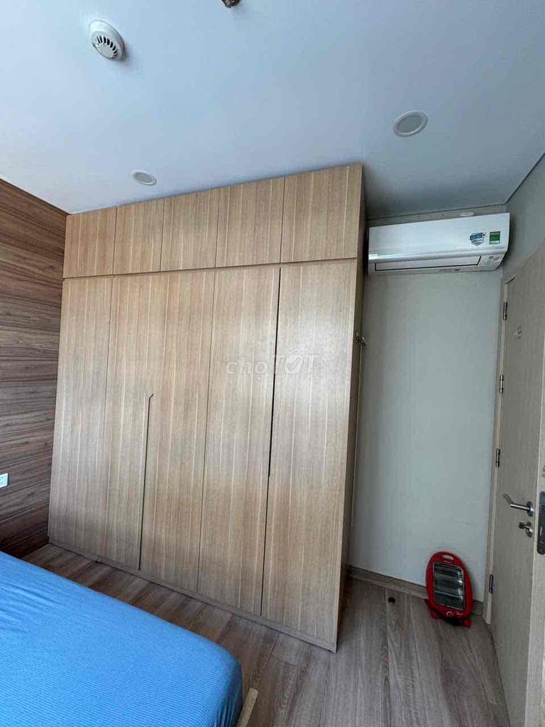 Pet-friendly 2-bedroom apartment overlooking the square — photo 6