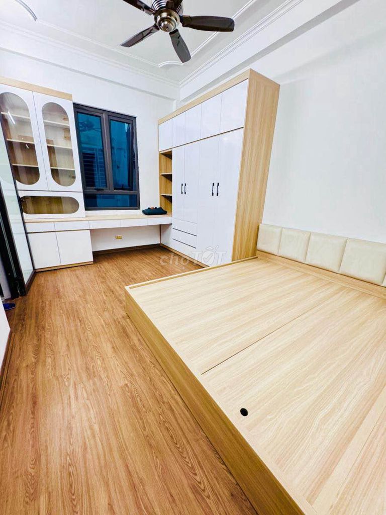 Продается дом в Хоанг Хоа Тхаме, Тэй Хо, 2 открытые стороны, полностью меблированный