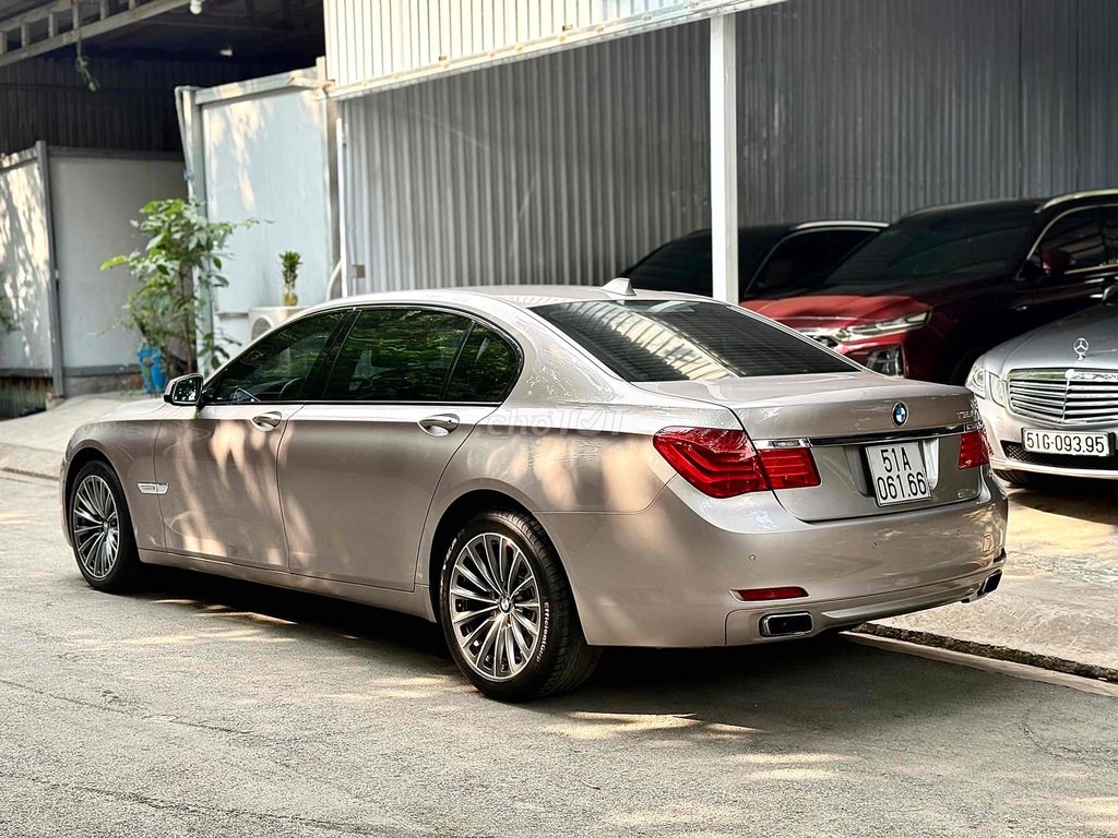 BMW 7 Series 2009 F02 new model dkld 2011. Mua bán Ô tô tại Quận Tân Phú Tp Hồ Chí Minh được đăng bởi Lê Băng Vinh hình 4
