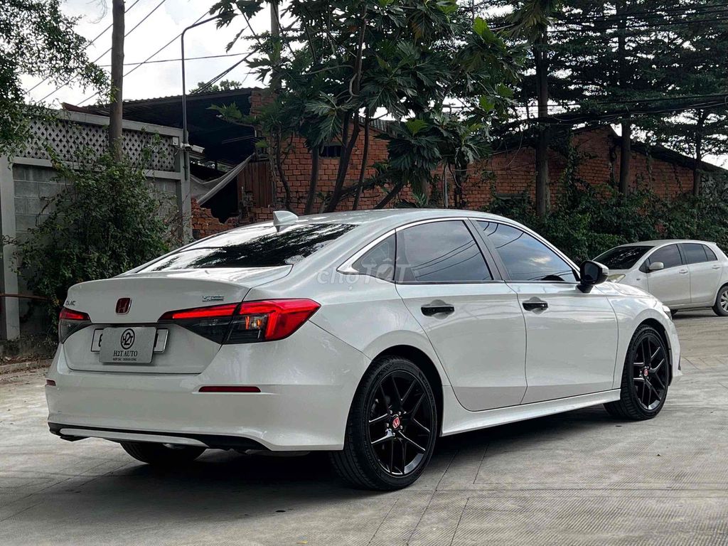 Honda Civic 1.5G 2023 белый 38 000 км