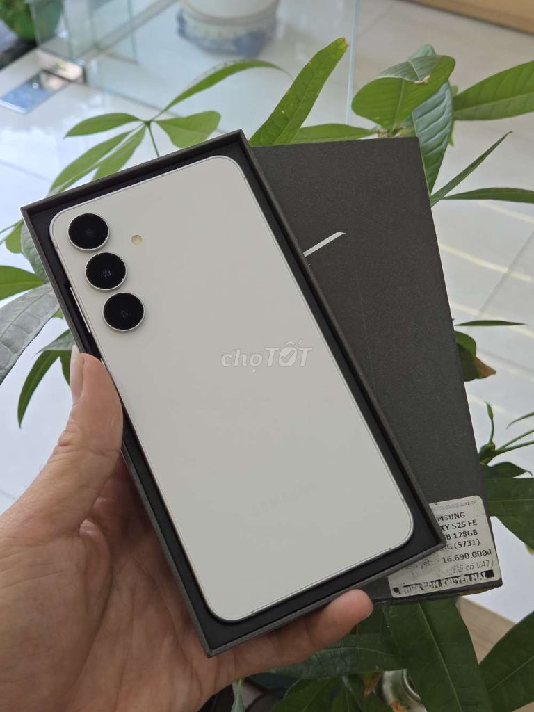 Samsung S25 FE Trắng SSVN Còn BH dài Likenew. Mua bán Điện thoại tại Quận Hải Châu Đà Nẵng được đăng bởi MiPhone hình 1