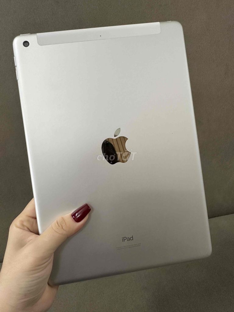 iPad Gen 8 32GB 99% đẹp keng sạc ít lần