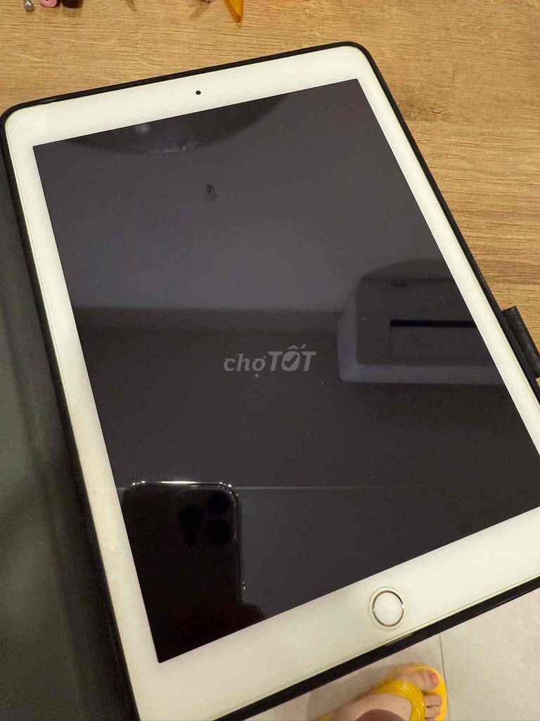 Apple iPad Air 2 Vàng. Mua bán Máy tính bảng tại Quận 7 Tp Hồ Chí Minh được đăng bởi Quynh Hong hình 1