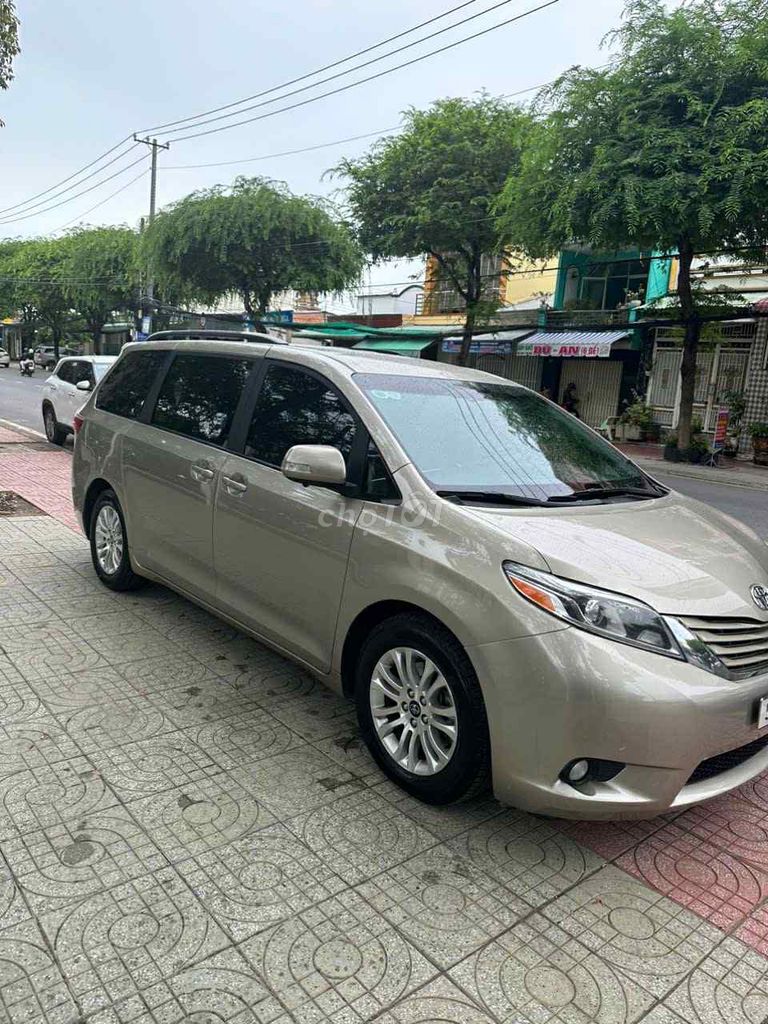 Toyota Sienna 2015 3.5LE màu vàng cát. Mua bán Ô tô tại Thành phố Mỹ Tho Tiền Giang được đăng bởi Anh Năm hình 7
