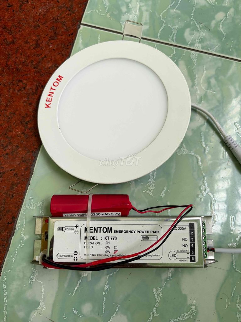 Đèn khẩn cấp Kentom KT 770. Mua bán Đèn tại Quận 1 Tp Hồ Chí Minh được đăng bởi Toàn  hình 1
