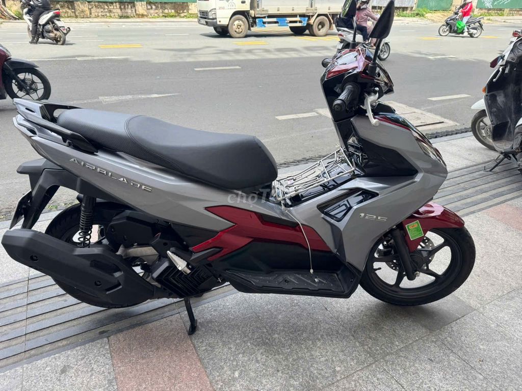 Honda Air Blade 2025 Đỏ Xám 1000 km. Mua bán Xe máy tại Thành phố Đà Lạt Lâm Đồng được đăng bởi Nhật hình 5