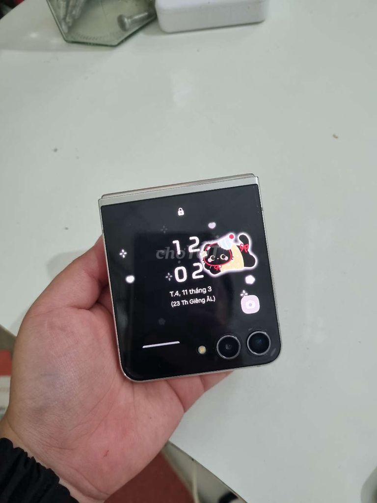Samsung Z Flip 5 256GB Trắng. Mua bán Điện thoại tại Quận Liên Chiểu Đà Nẵng được đăng bởi neko hình 1