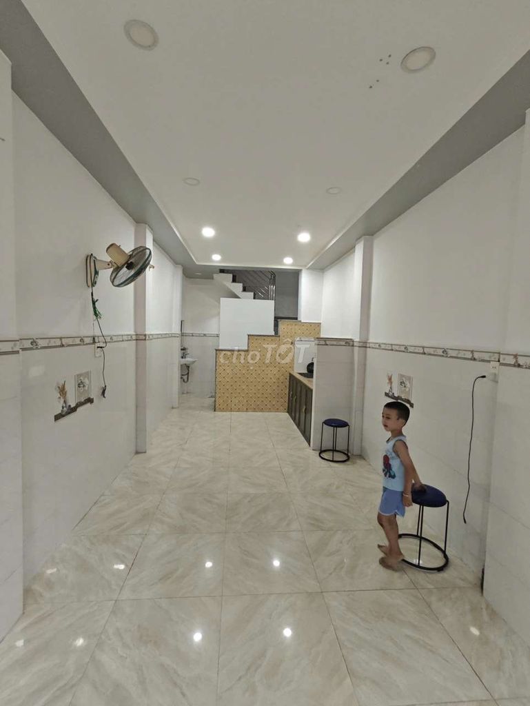 mặt tiền đường lớn khu sầm uất 2 lầu siêu rẻ 