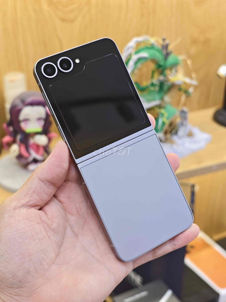 Samsung Galaxy Z Flip6 256GB Xám 12GB 2 Sim 98%. Mua bán Điện thoại tại Quận 10 Tp Hồ Chí Minh được đăng bởi Khánh Trần hình 1