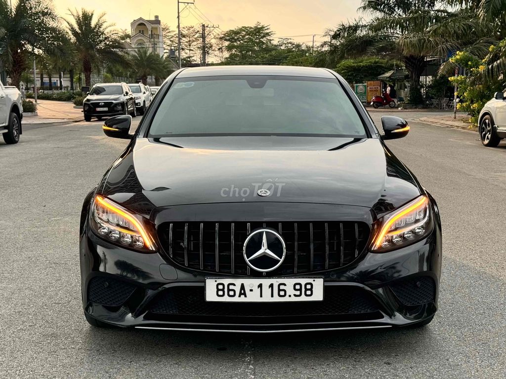 Bán Mercedes C200 sx 2019 model mới zin 99%