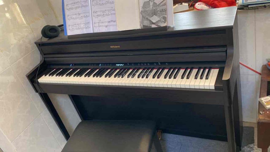Đàn piano điện Roland HP704 Đen. Mua bán Nhạc cụ tại Thành phố Phan Thiết Bình Thuận được đăng bởi Vũ hình 1
