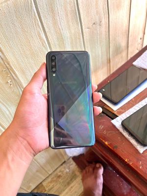 Samsung A50.. ram4 64gb. Mua bán Điện thoại tại Thành phố Thuận An Bình Dương được đăng bởi Nhi Nhi