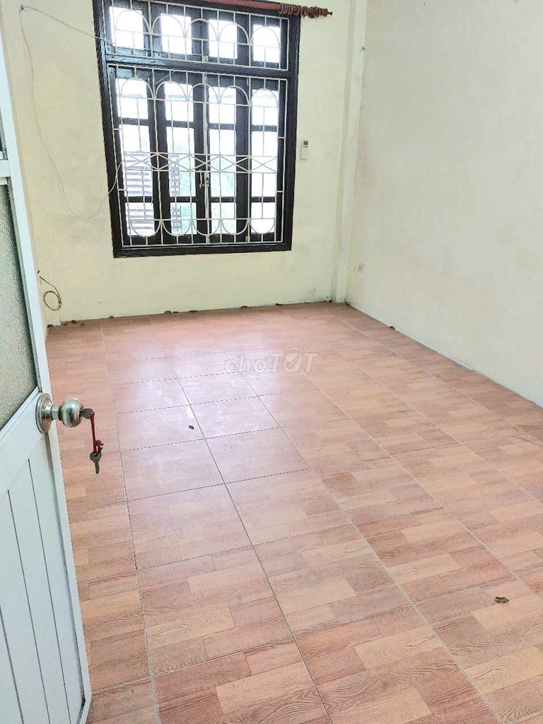 Bắc Cầu Q.Long Biên 4tỷ hơn, nhà 4 tầng, 3p.ngủ, ô tô đỗ cửa,ngõ thông. Mua bán nhà ở tại Quận Long Biên Hà Nội được đăng bởi Thúy Long Biên hình 3