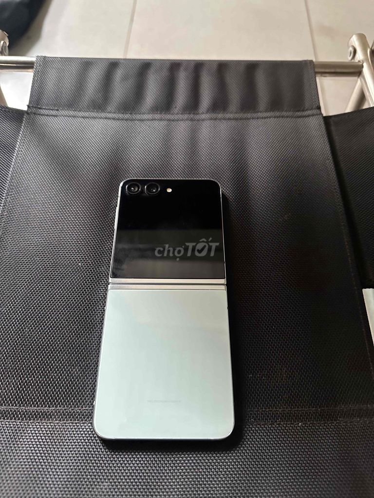 Samsung Z Flip 5 Xanh. Mua bán Điện thoại tại Huyện Thanh Trì Hà Nội được đăng bởi Cuong Chelsea hình 1