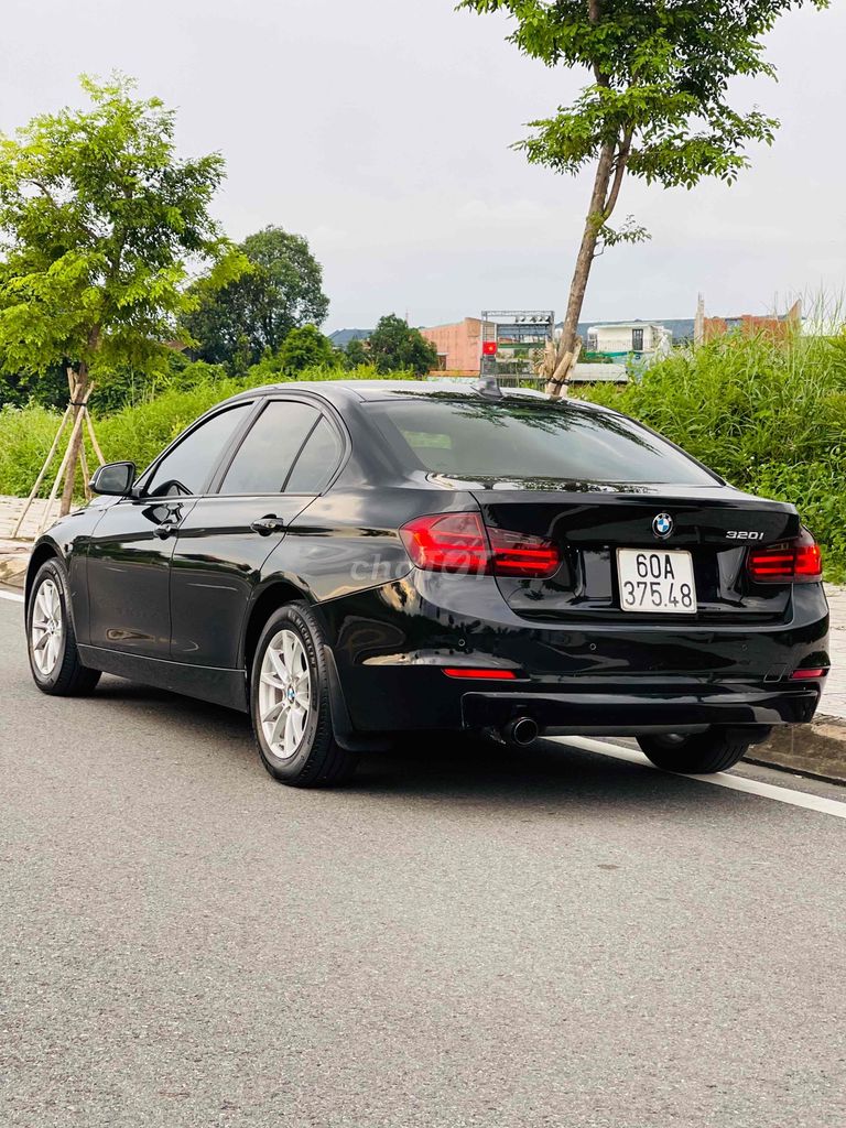 BMW 3 Series model 2013 320i - chất đẹp. Mua bán Ô tô tại Huyện Bình Chánh Tp Hồ Chí Minh được đăng bởi Bi Auto hình 4