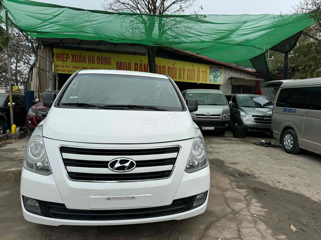 Hyundai Grand Starex 2017 - 180000 km 9 chỗ