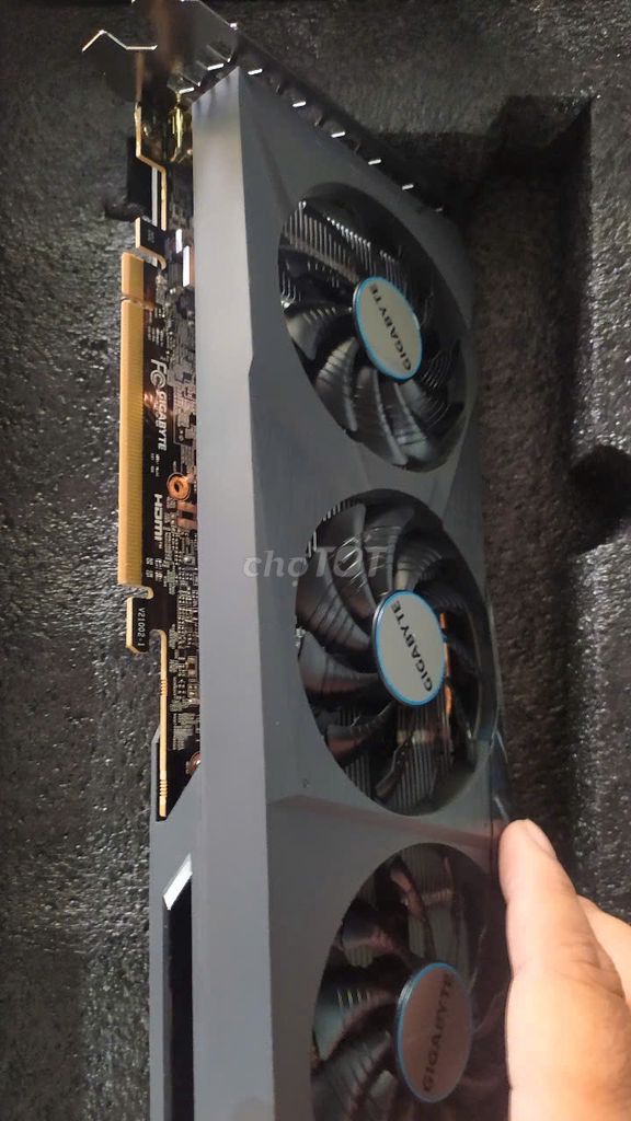 Gigabyte RX6600 Eagle mới mua được 1 tháng