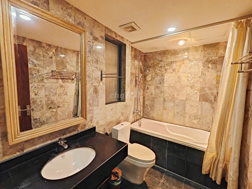 Студия 40 м², с мебелью, большие окна, Kim Ma, Ba Dinh