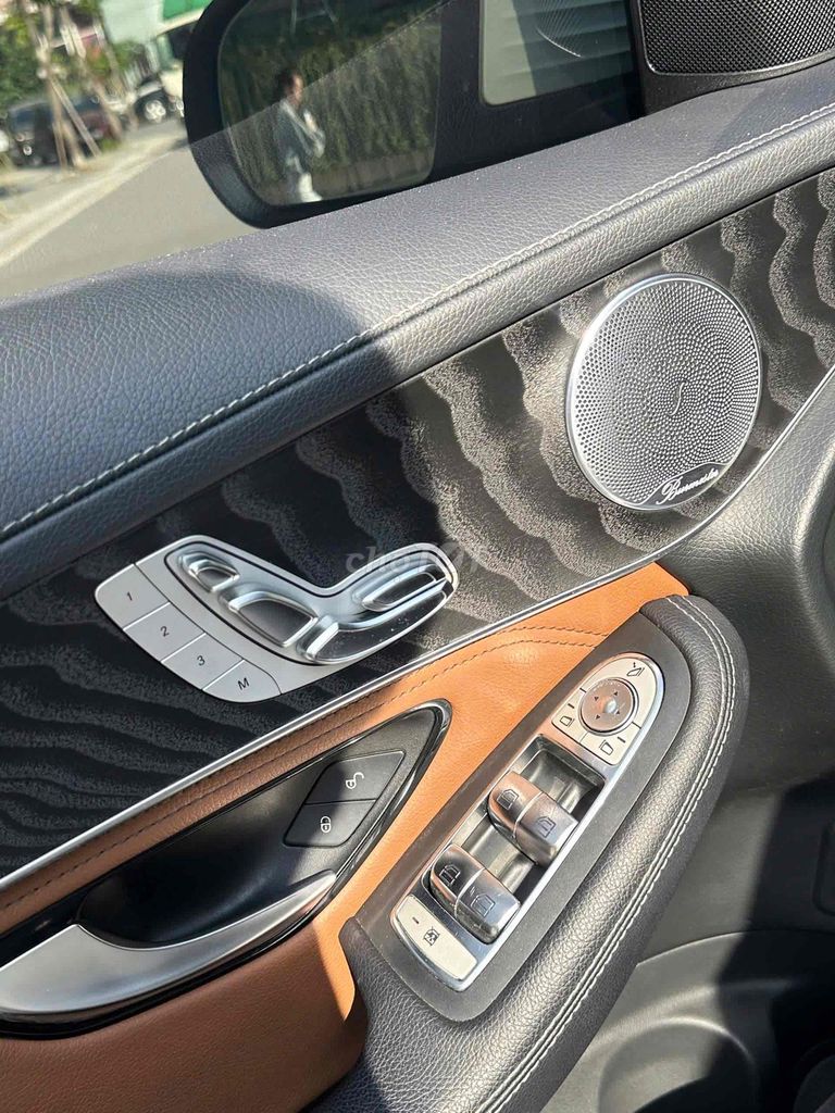 Mercedes-Benz GLC300 4Matic 2018 Model 2019. Mua bán Ô tô tại Quận Cầu Giấy Hà Nội được đăng bởi Cao Quý hình 19