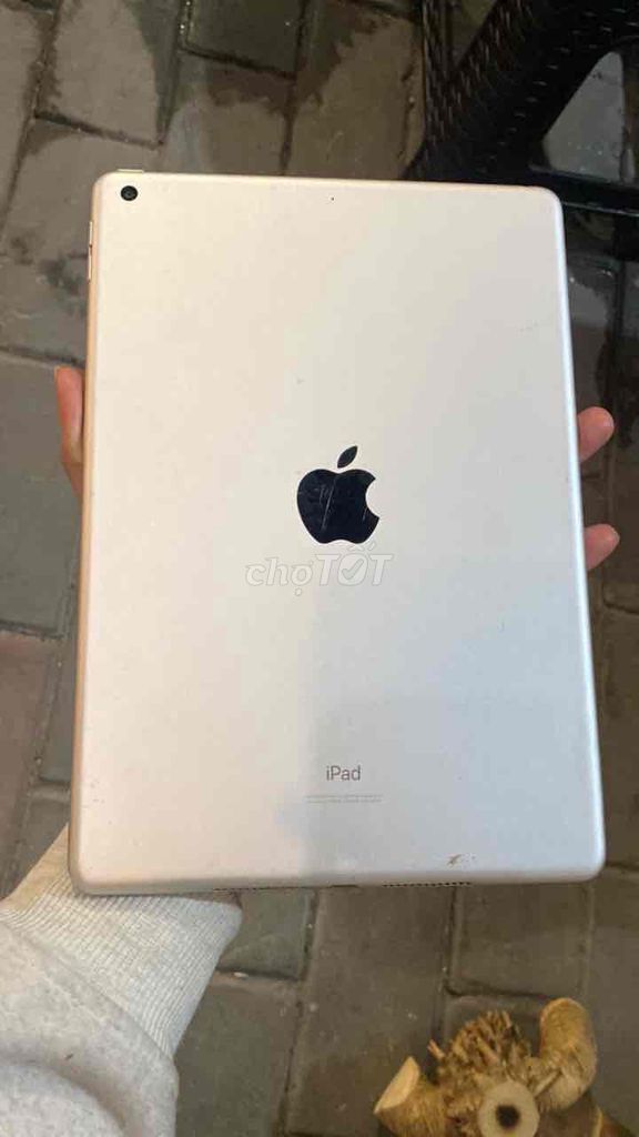 Apple iPad Gen 7 32GB Trắng. Mua bán Máy tính bảng tại Thành phố Thủ Dầu Một Bình Dương được đăng bởi Hoàng Long hình 1