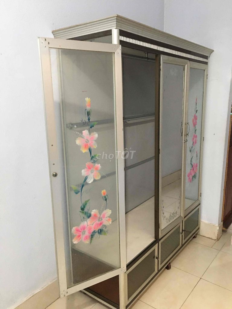 Tủ nhôm Kính Bạc Cổ điển Còn mới. Mua bán Tủ, kệ gia đình tại Thành phố Tây Ninh Tây Ninh được đăng bởi Trần Minh Tâm  hình 1