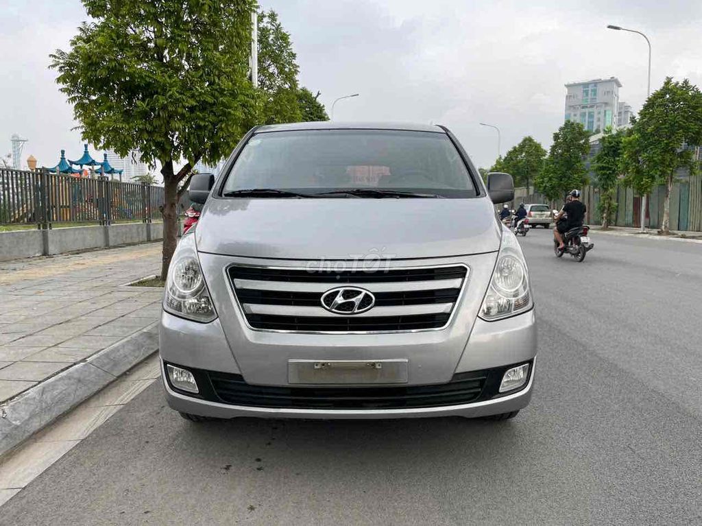 Cần bán Hyundai Grand Starex 2017 máy dầu