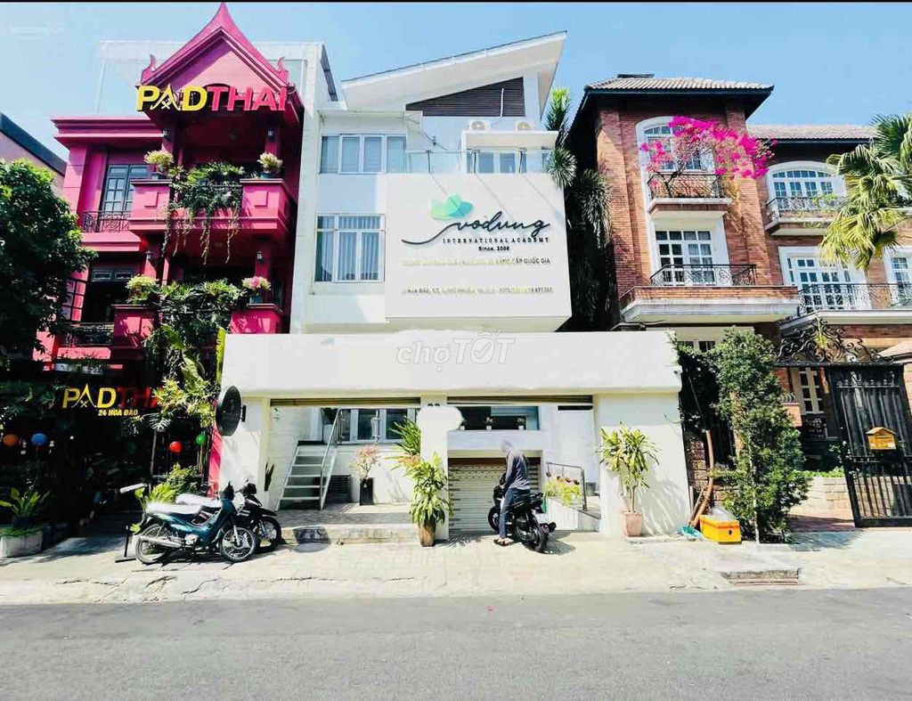 Biệt Thự Đường Hoa Lan- Phan Xích Long 8x18, 4 Tầng, 70tr/Tháng