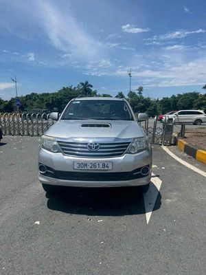 Toyota Fortuner màu Bạc 2016