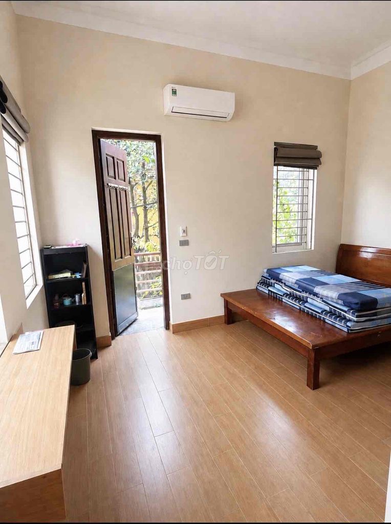 Cho thuê phòng vskk, ban công phố Phan Đình Giót