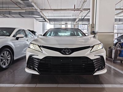 Toyota Camry giảm thẳng 100Tr thương lượng thêm