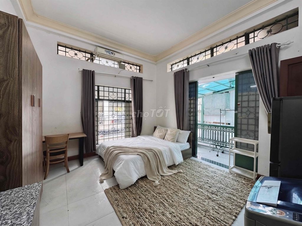 Căn hộ full nội thất quận Tân Bình khu sân bay có ban công và máy giặt