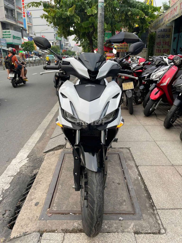 Honda Winner V3 2023 Белый черный Вьетнам б/у 90%