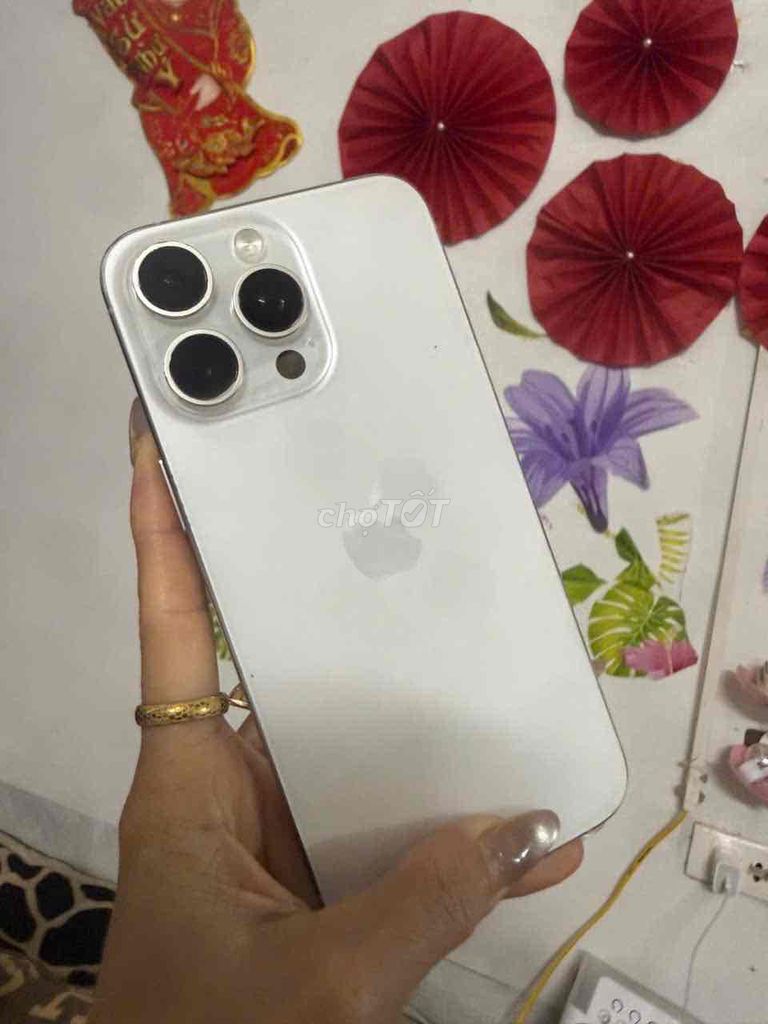 Apple iPhone 15 Pro Max 256GB Bạc zin áp. Mua bán Điện thoại tại Quận Hai Bà Trưng Hà Nội được đăng bởi doan kim ly hình 1