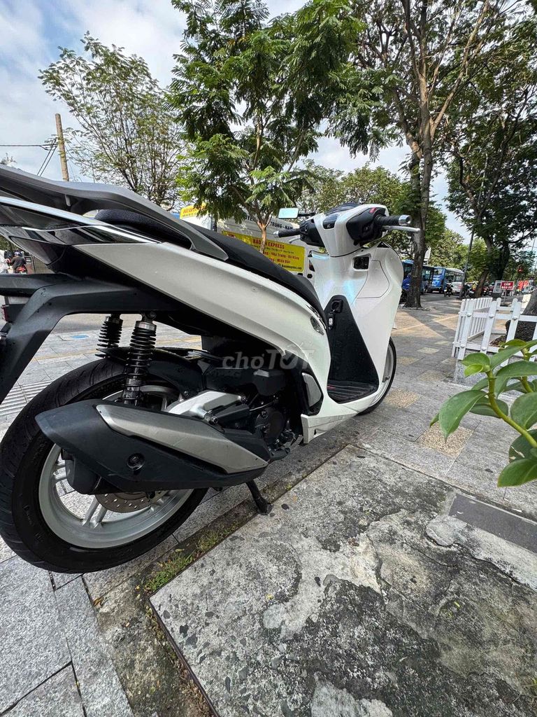 Honda SH350i 2023 Trắng 40000 km. Mua bán Xe máy tại Quận 1 Tp Hồ Chí Minh được đăng bởi Nguyễn anh Tuấn hình 4