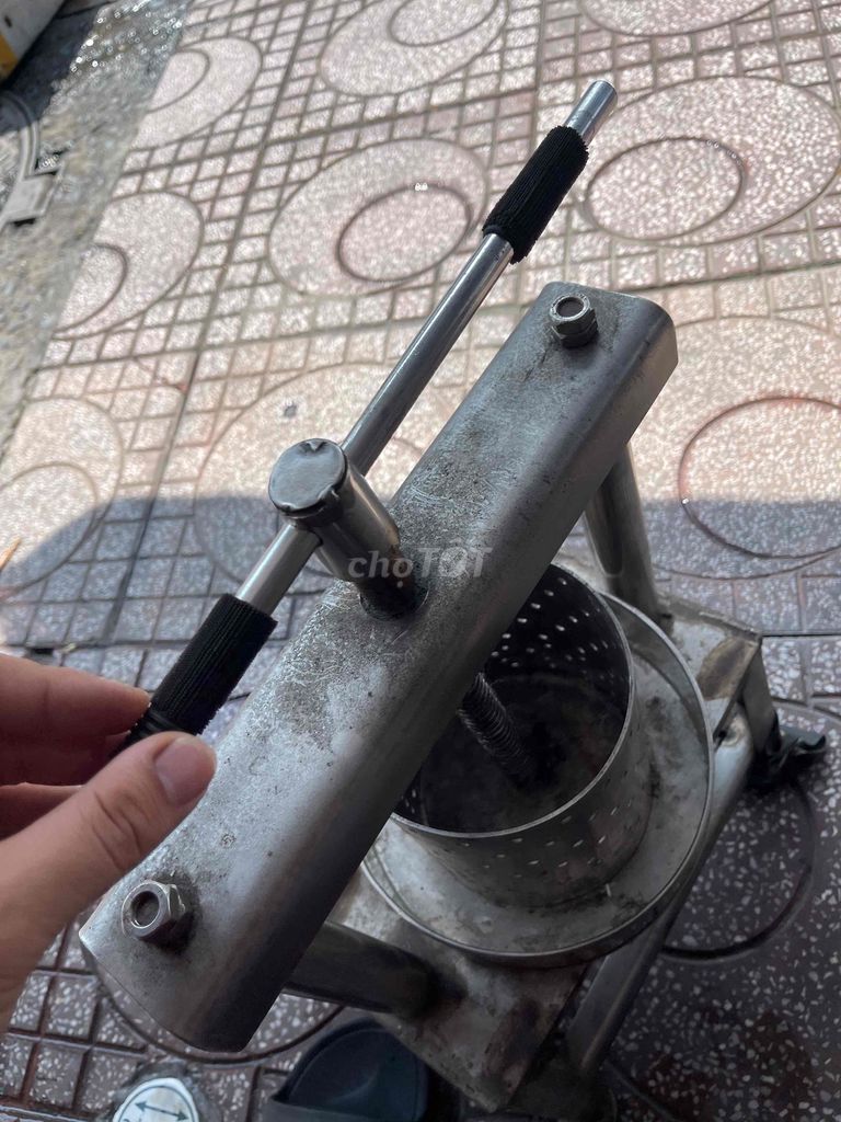 Máy ép Kim loại xám. Mua bán Dụng cụ nhà bếp tại Quận 7 Tp Hồ Chí Minh được đăng bởi Hoàng Khánh hình 1